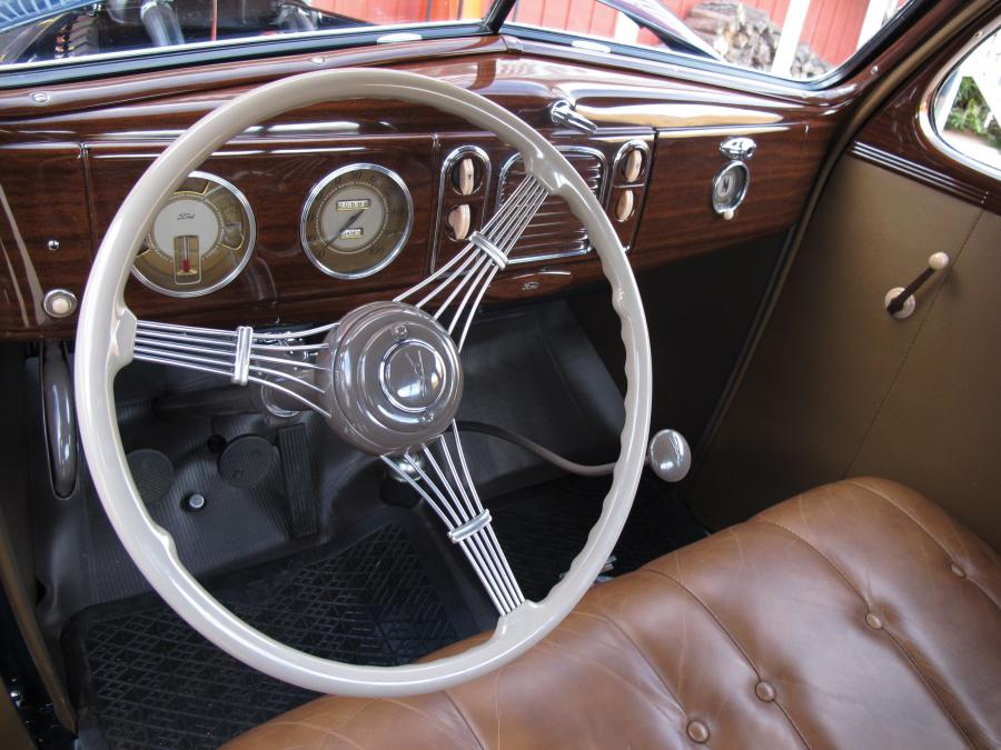  Ford DeLuxe Coupe 1938 года  (фото 14 из 16)
